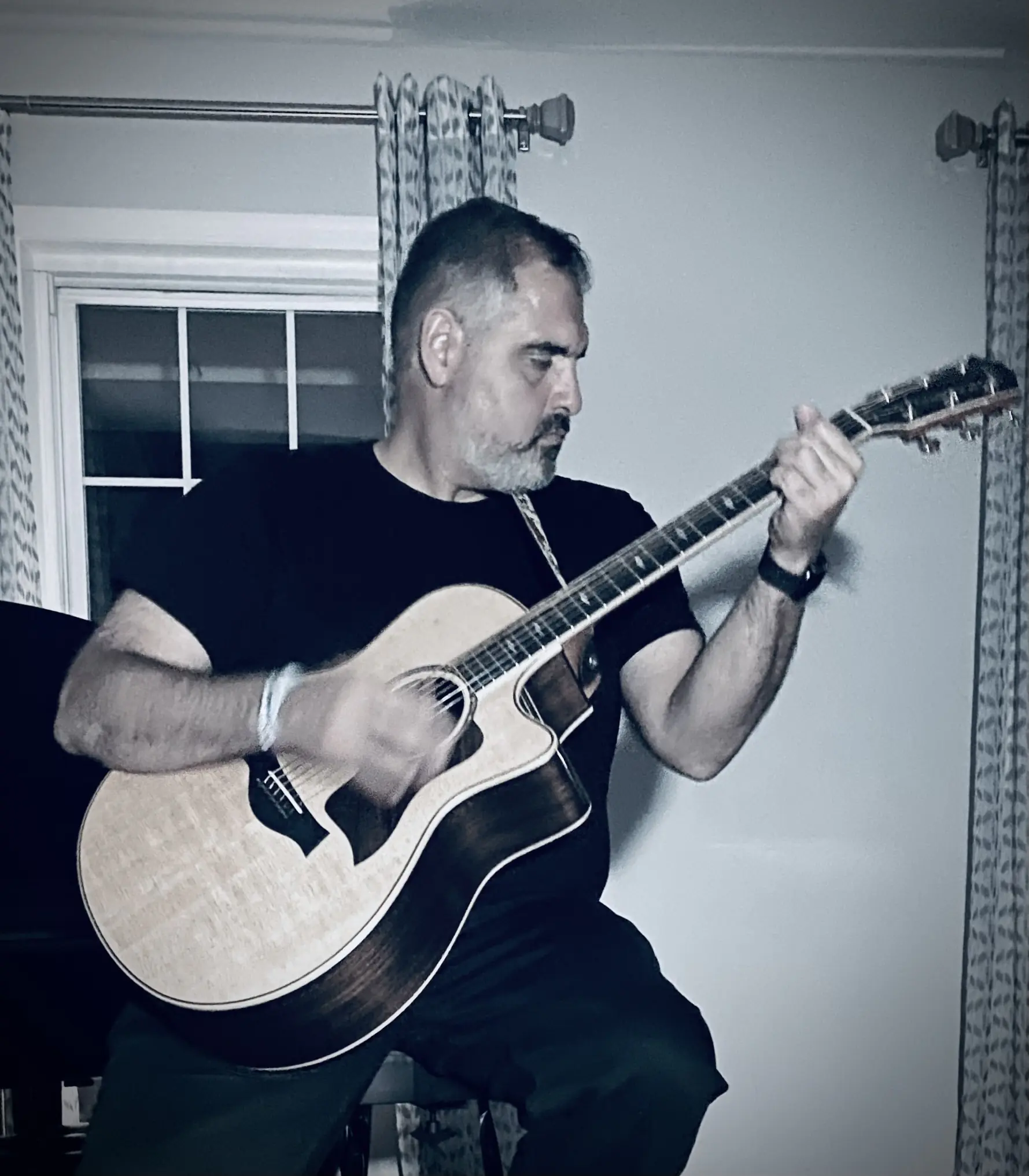 Solo acoustic performer serving the Tri-State area. I read the room and bring an easygoing, crowd-pleasing set. - Photo 7