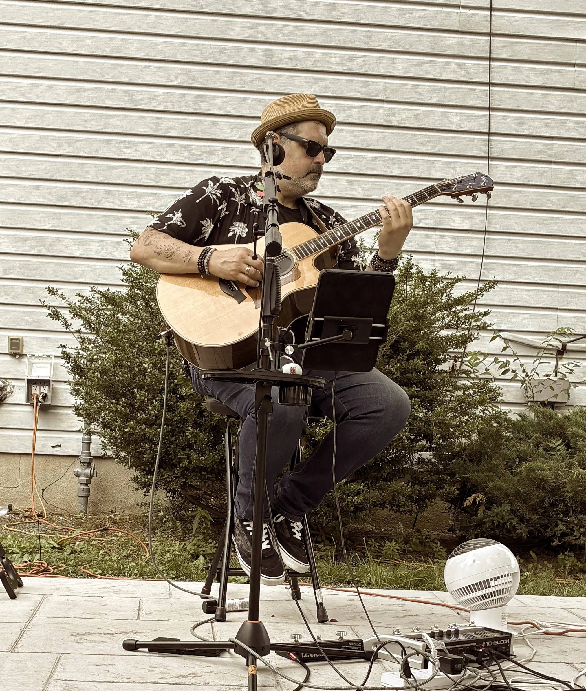 Solo acoustic performer serving the Tri-State area. I read the room and bring an easygoing, crowd-pleasing set.