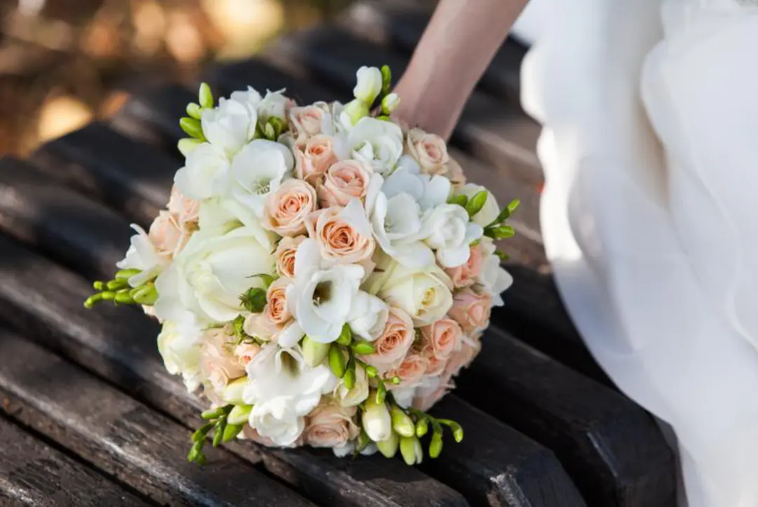 Custom wedding flowers, bouquets, ceremony florals, centerpieces, arches, and luxury reception décor throughout Florida. - Photo 14
