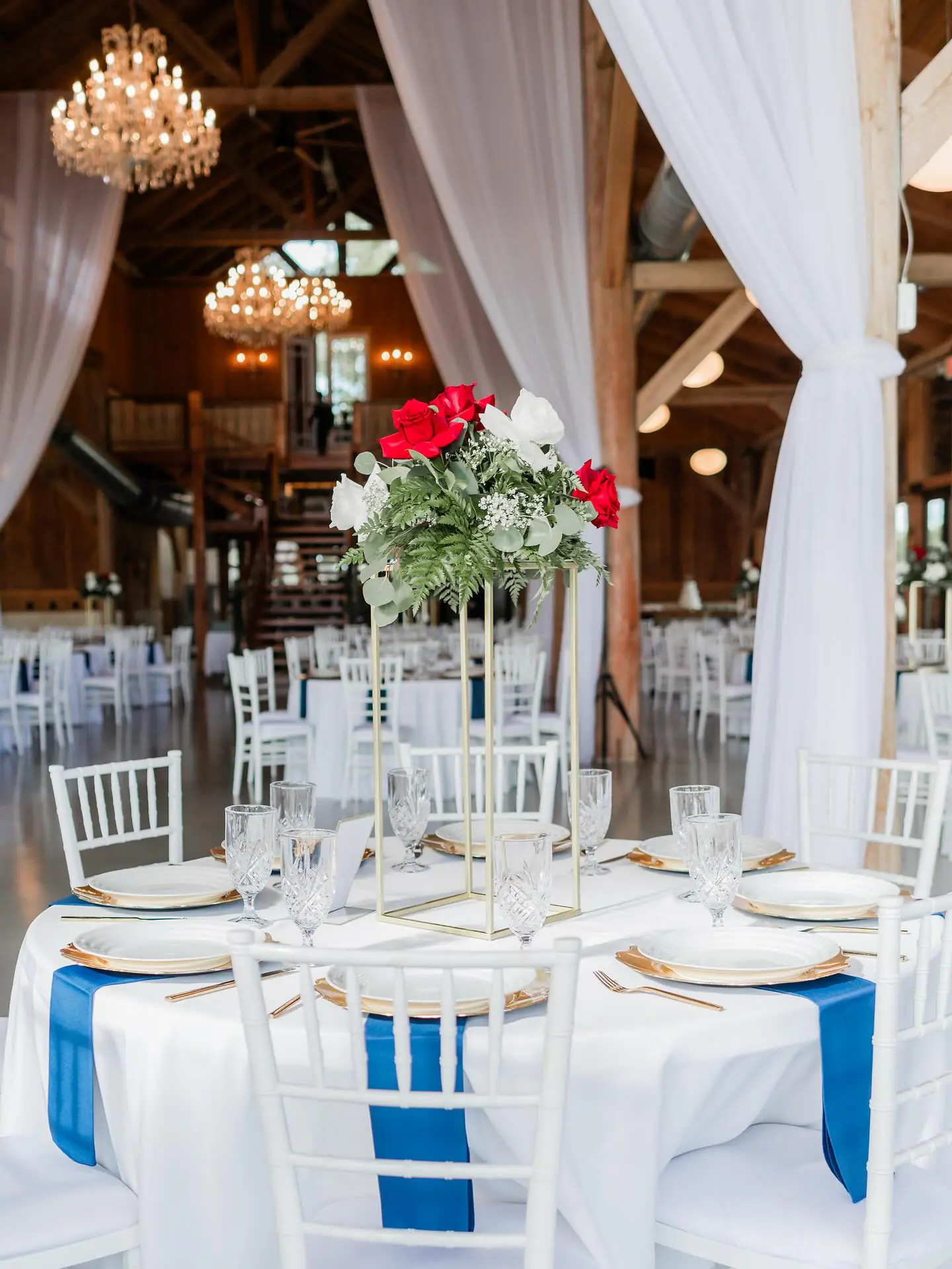 Custom wedding flowers, bouquets, ceremony florals, centerpieces, arches, and luxury reception décor throughout Florida. - Photo 6
