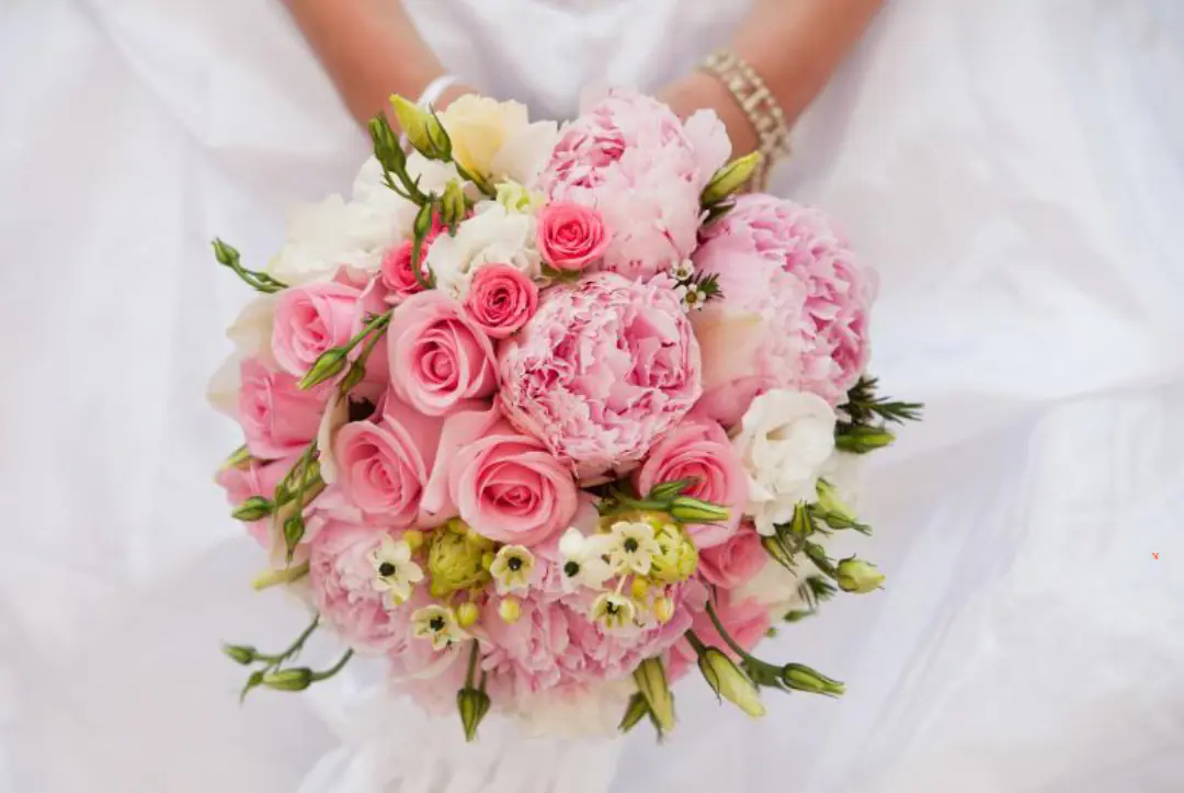 Custom wedding flowers, bouquets, ceremony florals, centerpieces, arches, and luxury reception décor throughout Florida. - Photo 26
