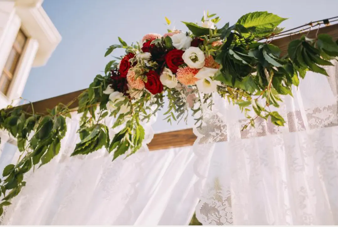 Custom wedding flowers, bouquets, ceremony florals, centerpieces, arches, and luxury reception décor throughout Florida. - Photo 16