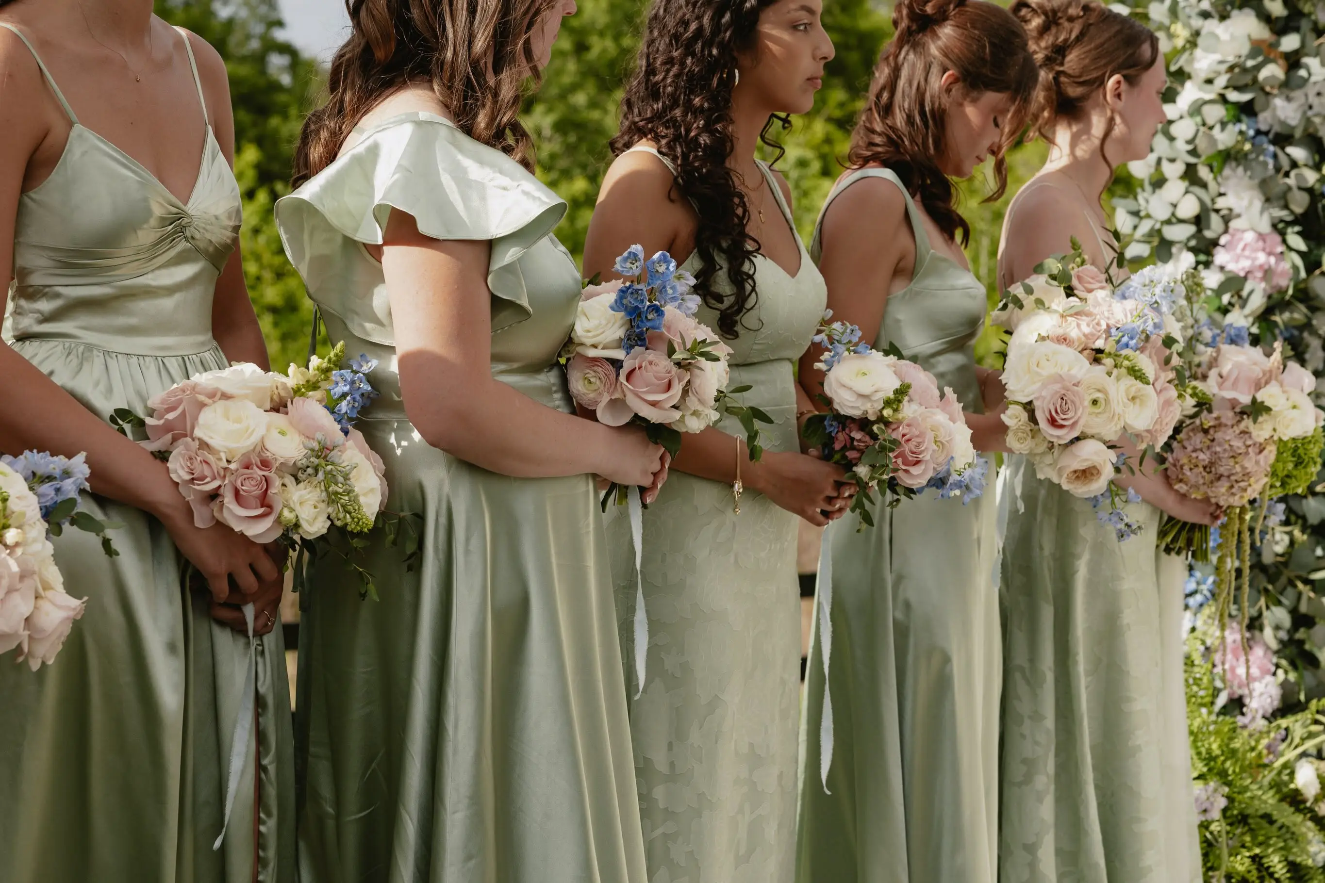 Custom wedding flowers, bouquets, ceremony florals, centerpieces, arches, and luxury reception décor throughout Florida.