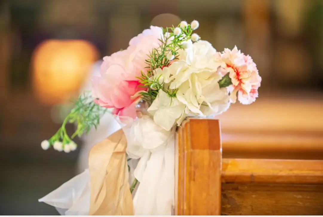 Custom wedding flowers, bouquets, ceremony florals, centerpieces, arches, and luxury reception décor throughout Florida. - Photo 34