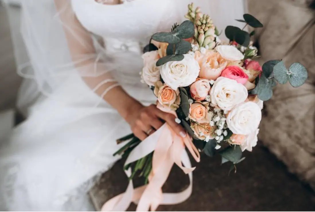 Custom wedding flowers, bouquets, ceremony florals, centerpieces, arches, and luxury reception décor throughout Florida. - Photo 18