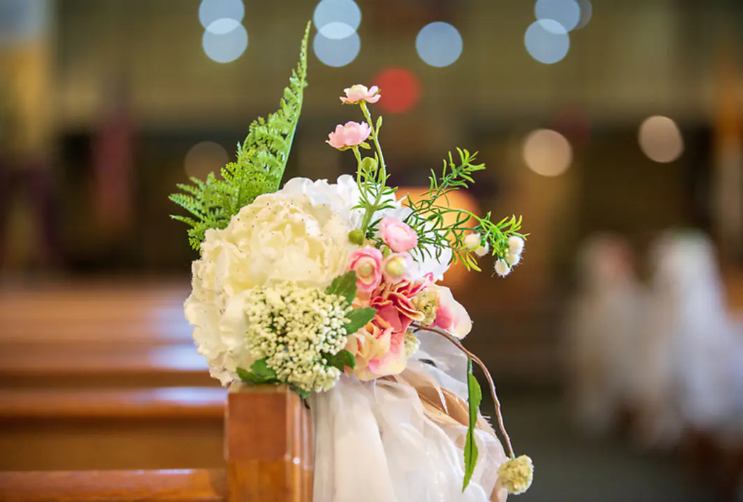 Custom wedding flowers, bouquets, ceremony florals, centerpieces, arches, and luxury reception décor throughout Florida. - Photo 43