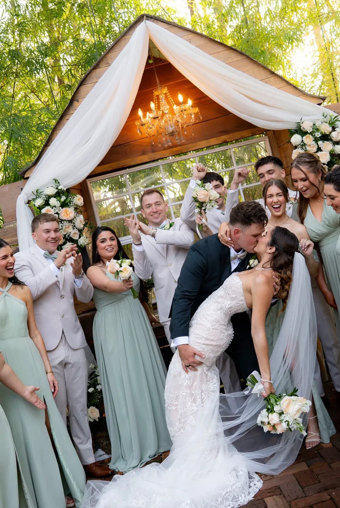 Custom wedding flowers, bouquets, ceremony florals, centerpieces, arches, and luxury reception décor throughout Florida.