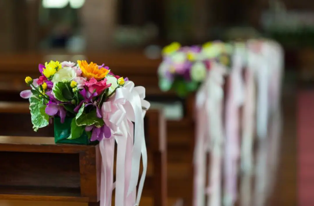 Custom wedding flowers, bouquets, ceremony florals, centerpieces, arches, and luxury reception décor throughout Florida. - Photo 15