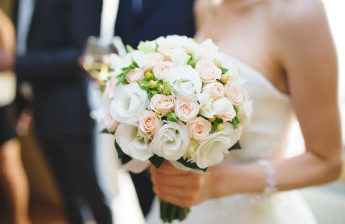 Custom wedding flowers, bouquets, ceremony florals, centerpieces, arches, and luxury reception décor throughout Florida. - Photo 24
