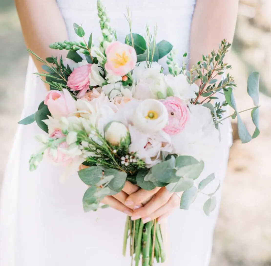Custom wedding flowers, bouquets, ceremony florals, centerpieces, arches, and luxury reception décor throughout Florida. - Photo 35