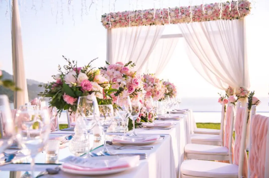 Custom wedding flowers, bouquets, ceremony florals, centerpieces, arches, and luxury reception décor throughout Florida. - Photo 12