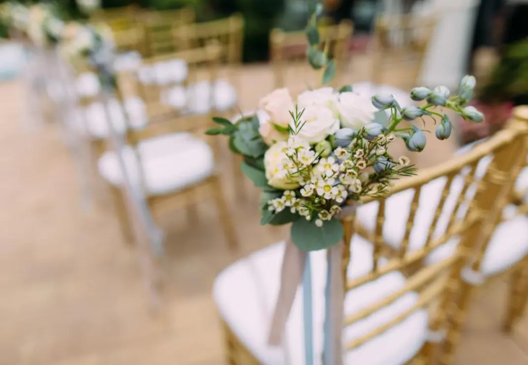 Custom wedding flowers, bouquets, ceremony florals, centerpieces, arches, and luxury reception décor throughout Florida. - Photo 11