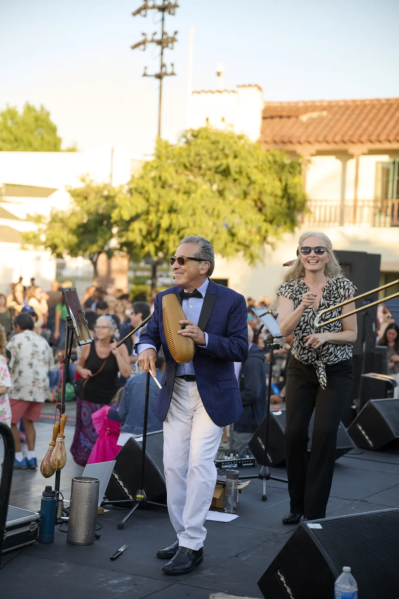  Yari Moré Latin Band, based in the Los Angeles area for more than 25 years in the businness!! 