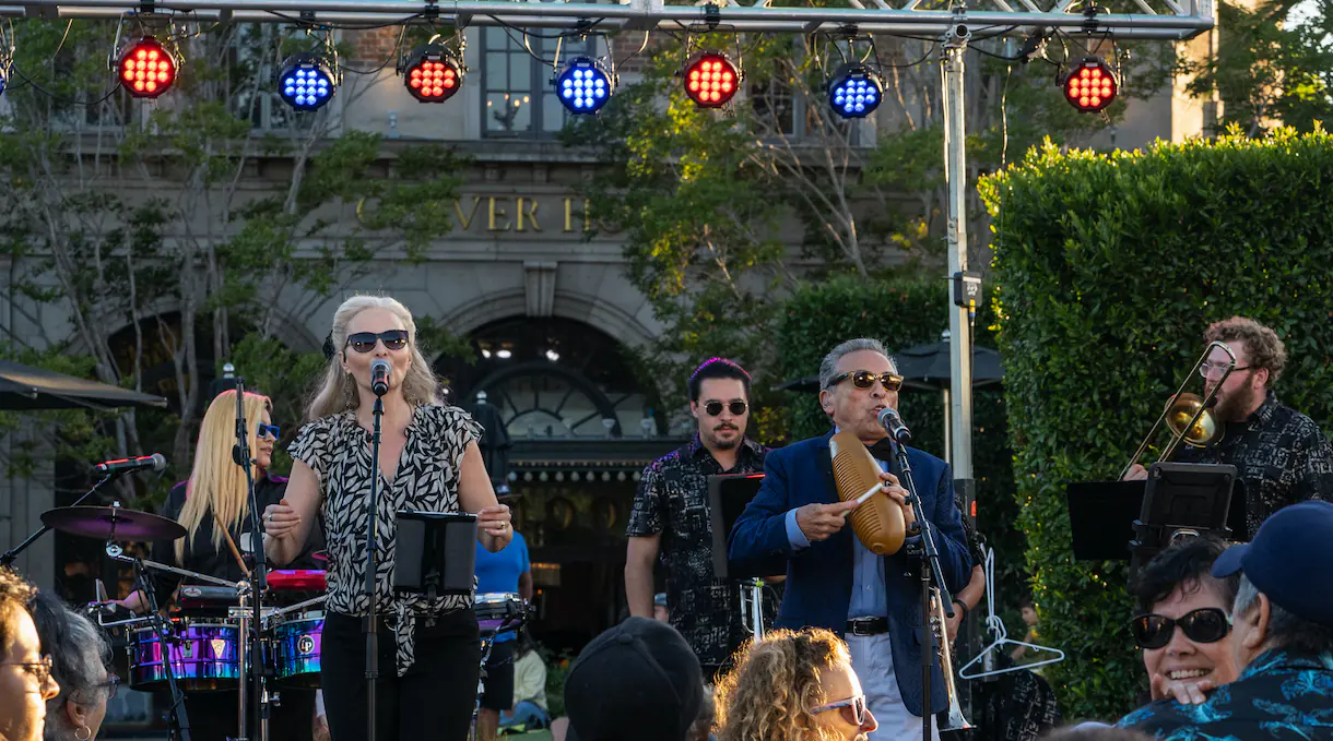  Yari Moré Latin Band, based in the Los Angeles area for more than 25 years in the businness!! 