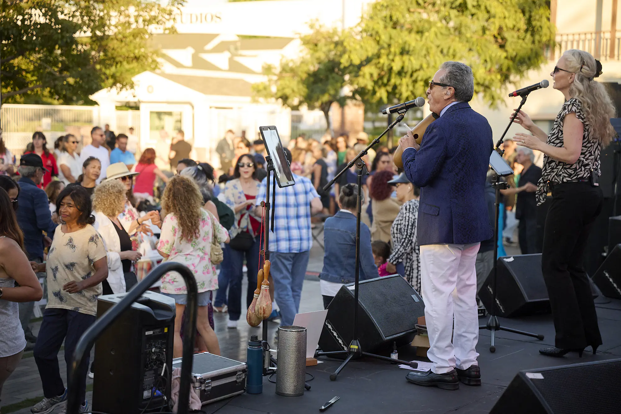  Yari Moré Latin Band, based in the Los Angeles area for more than 25 years in the businness!! 