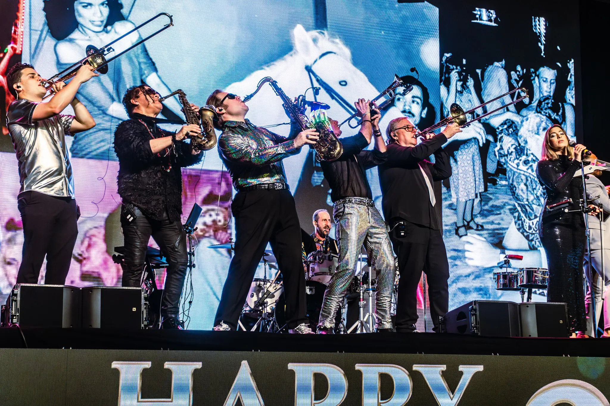 Dynamic 6 to 12 Piece band