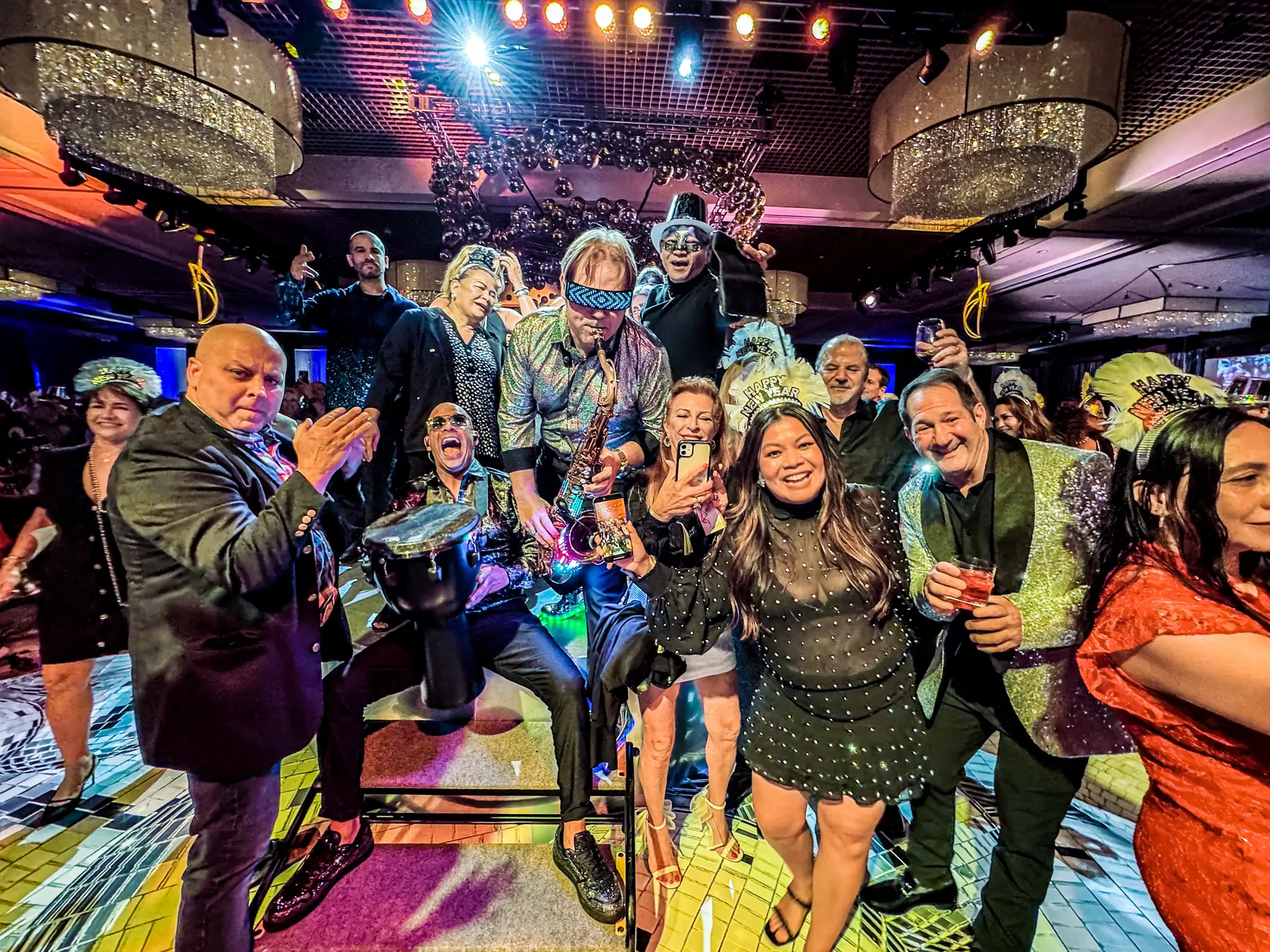 Dynamic 6 to 12 Piece band - Photo 6