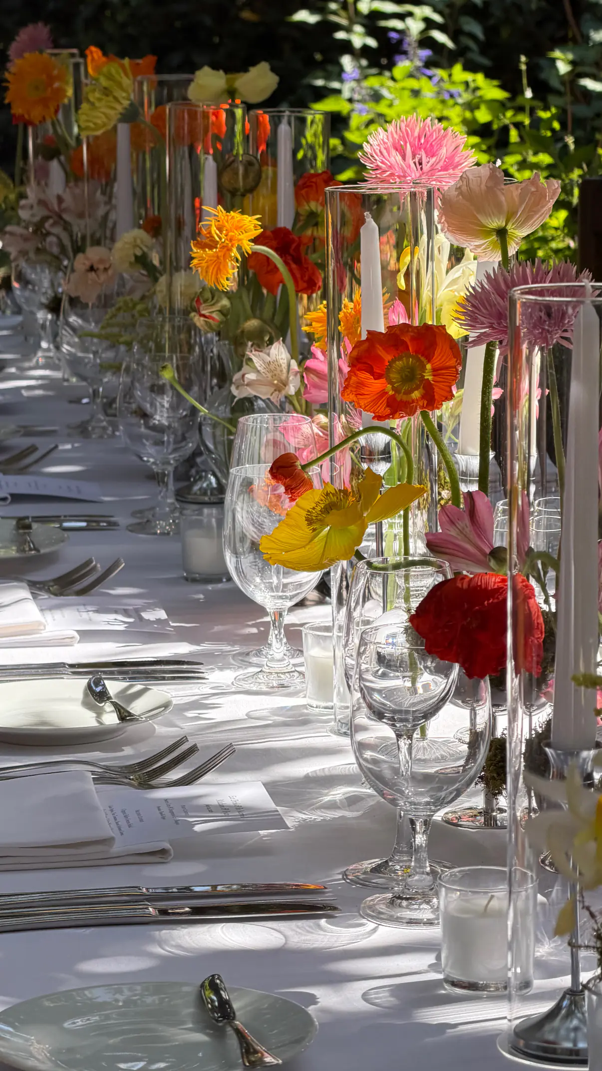 Floral installations, tablescapes & spatial styling for private events, brands, hospitality and editorial projects.