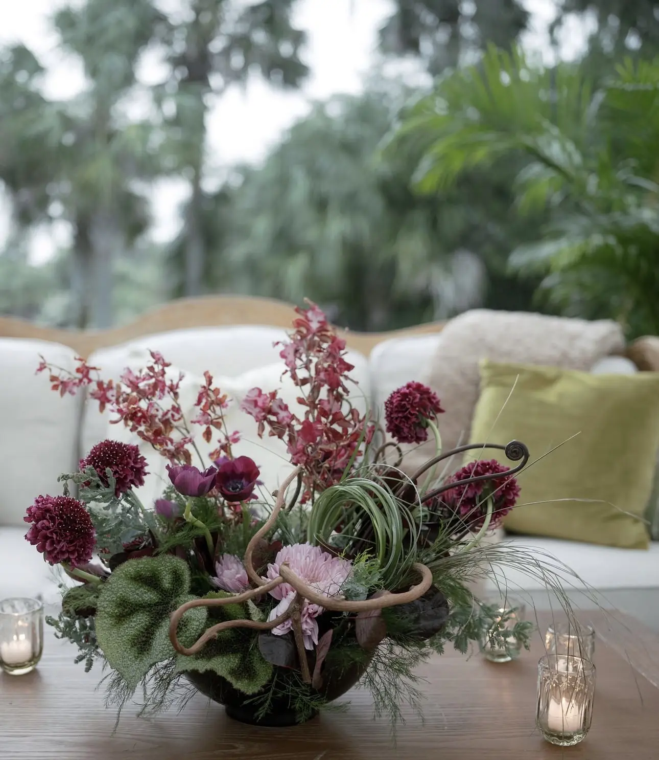 Floral installations, tablescapes & spatial styling for private events, brands, hospitality and editorial projects.