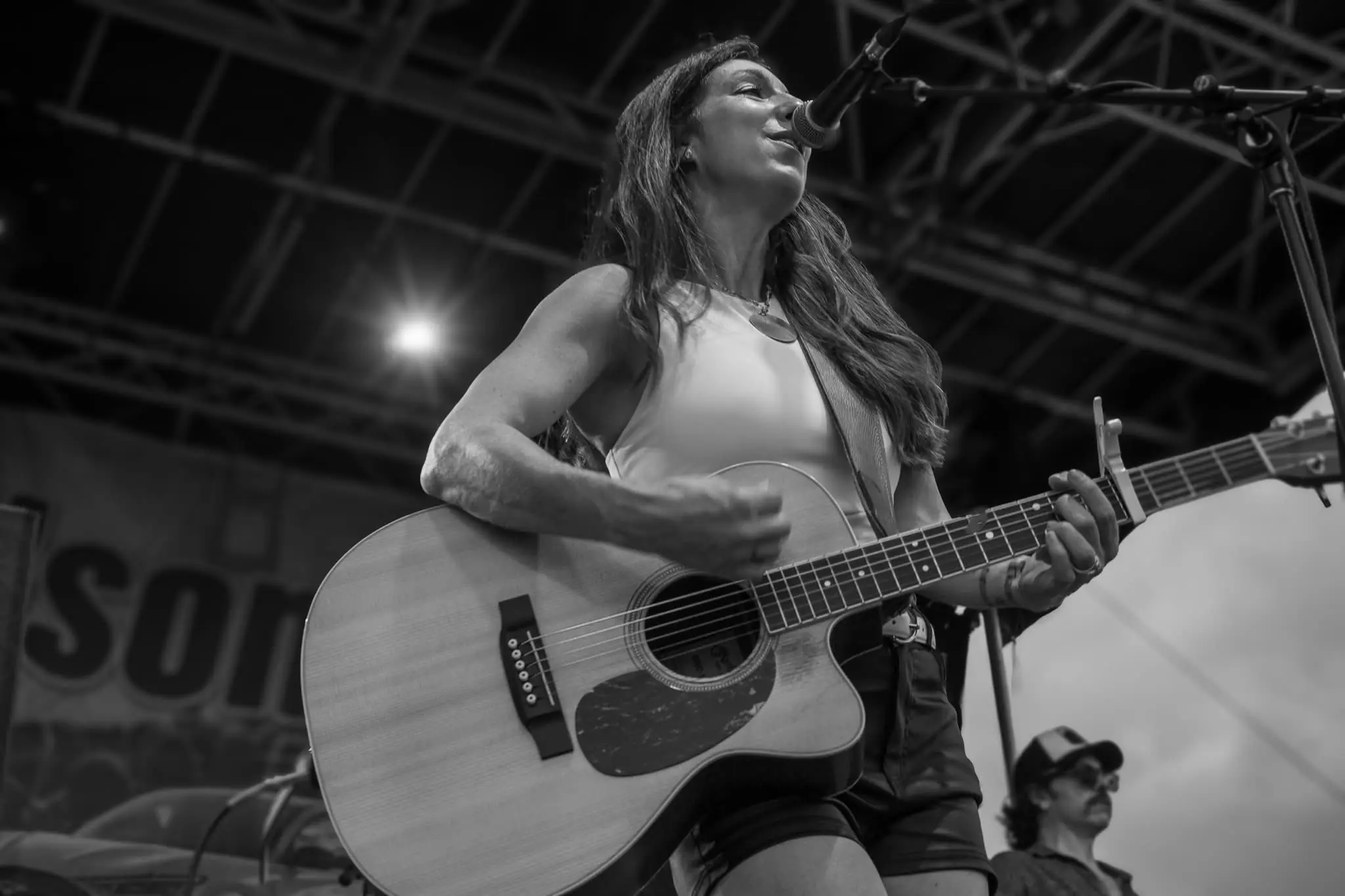 Guitar, electric violin, piano, percussion, looping, vocals  - Photo 9