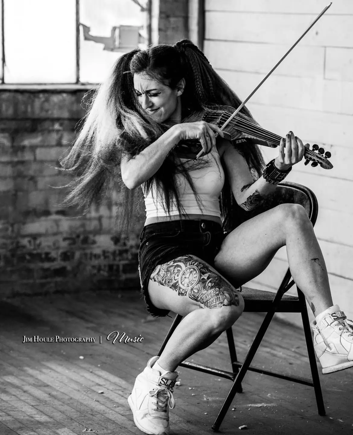 Guitar, electric violin, piano, percussion, looping, vocals 