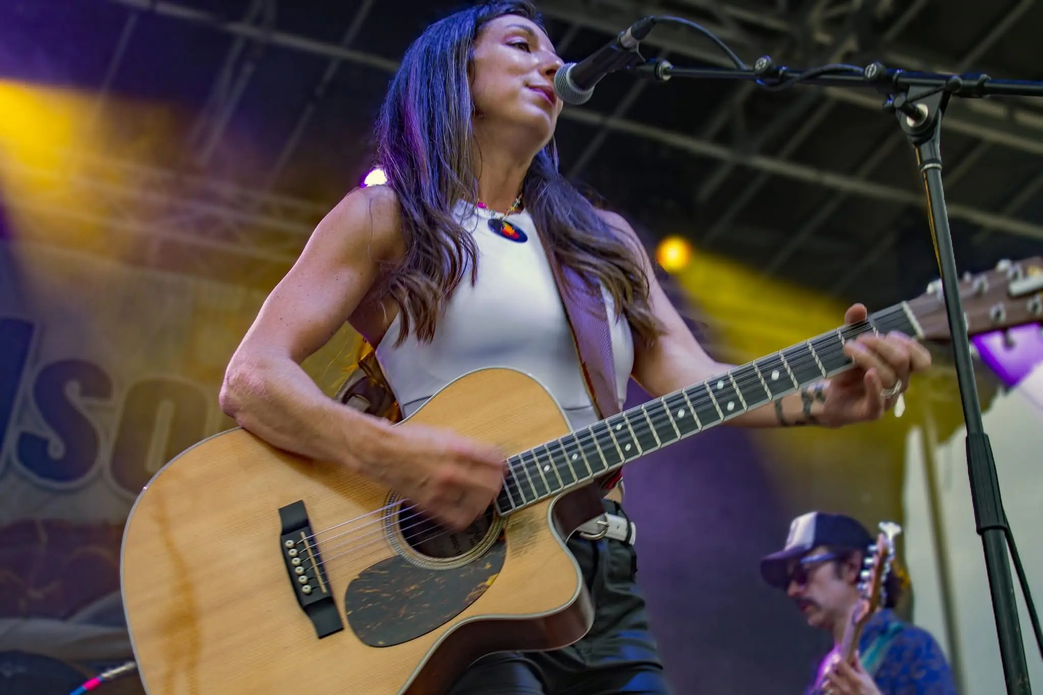 Guitar, electric violin, piano, percussion, looping, vocals  - Photo 8