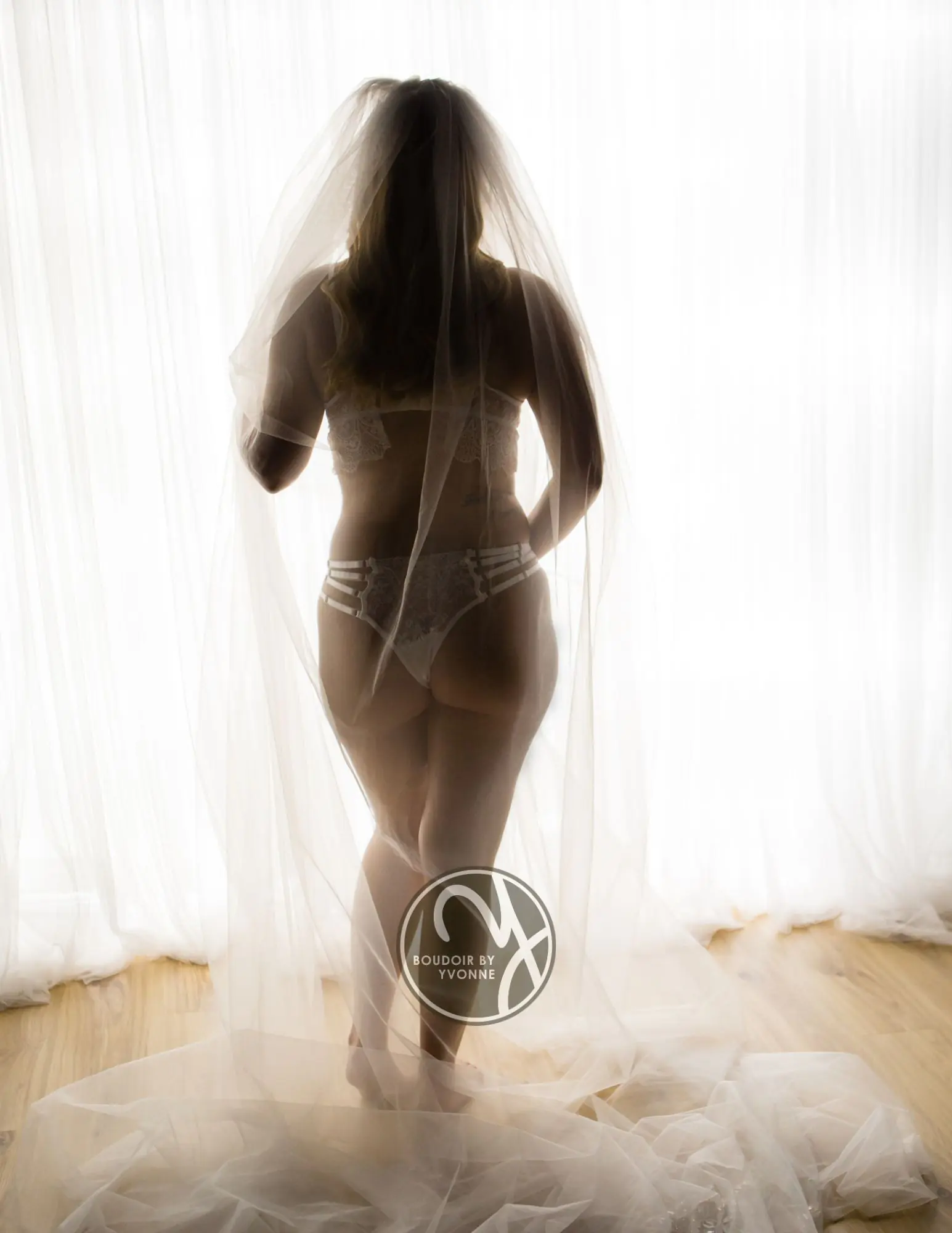 Luxury bridal boudoir photography and custom albums for an unforgettable, intimate wedding gift.