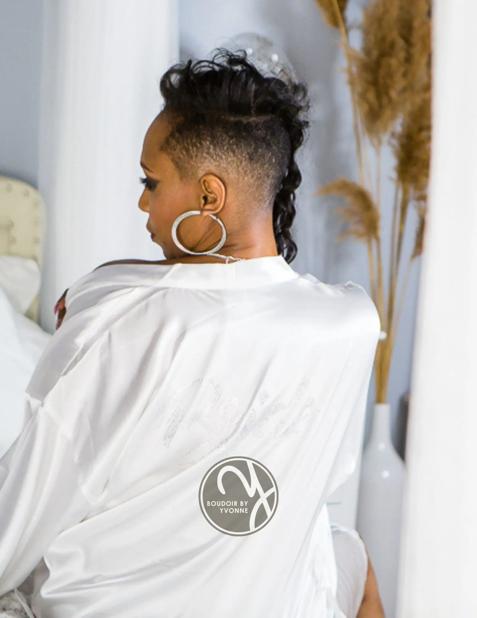 Luxury bridal boudoir photography and custom albums for an unforgettable, intimate wedding gift.