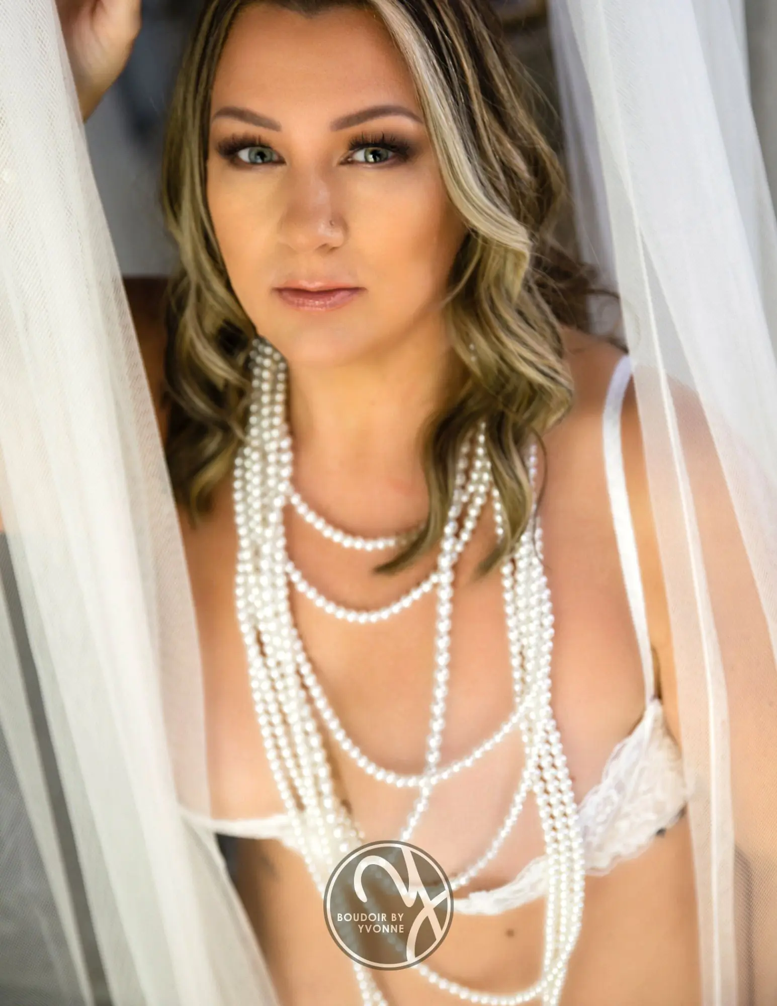 Luxury bridal boudoir photography and custom albums for an unforgettable, intimate wedding gift. - Photo 14